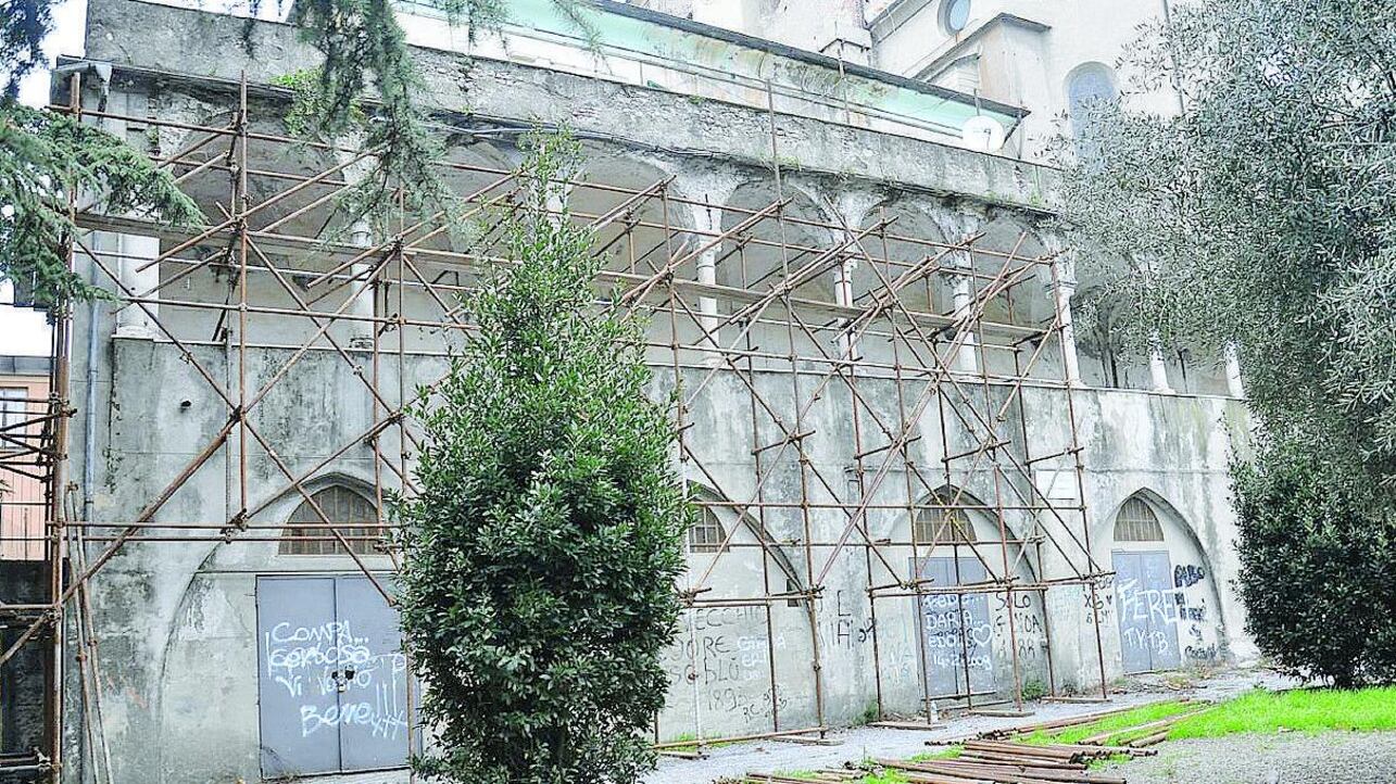 Certosa, il chiostro del 1300 che sta andando in rovina