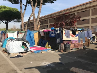 Roma, sgombero al Baobab  4