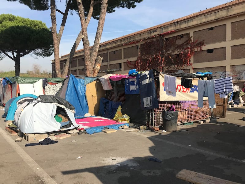 Roma, sgombero al Baobab  4