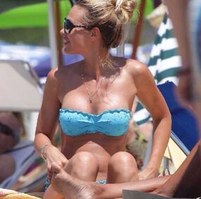 Ilary Blasi sexy conduttrice del Grande Fratello Vip 20