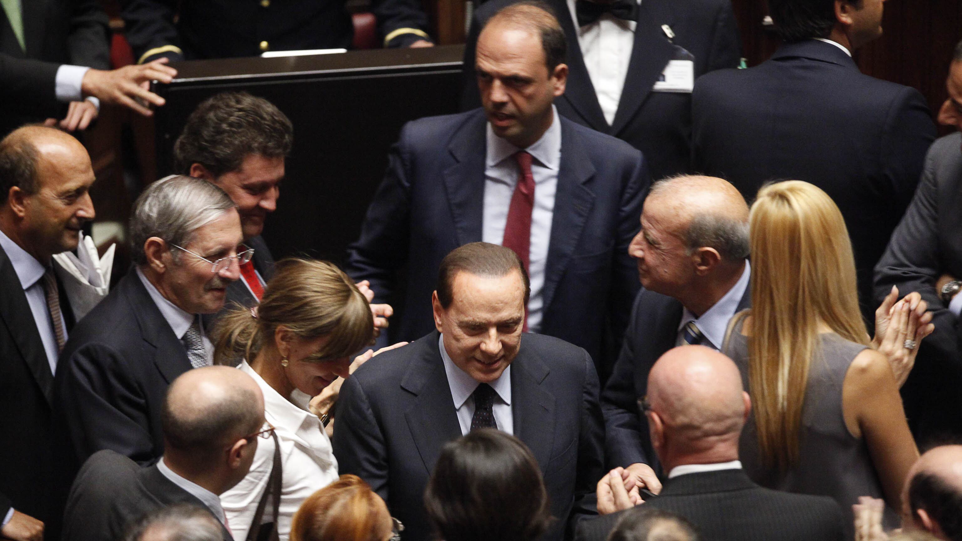Forza Italia, arriva il Cav: "Guarderò negli occhi chi mi caccia dal Senato"