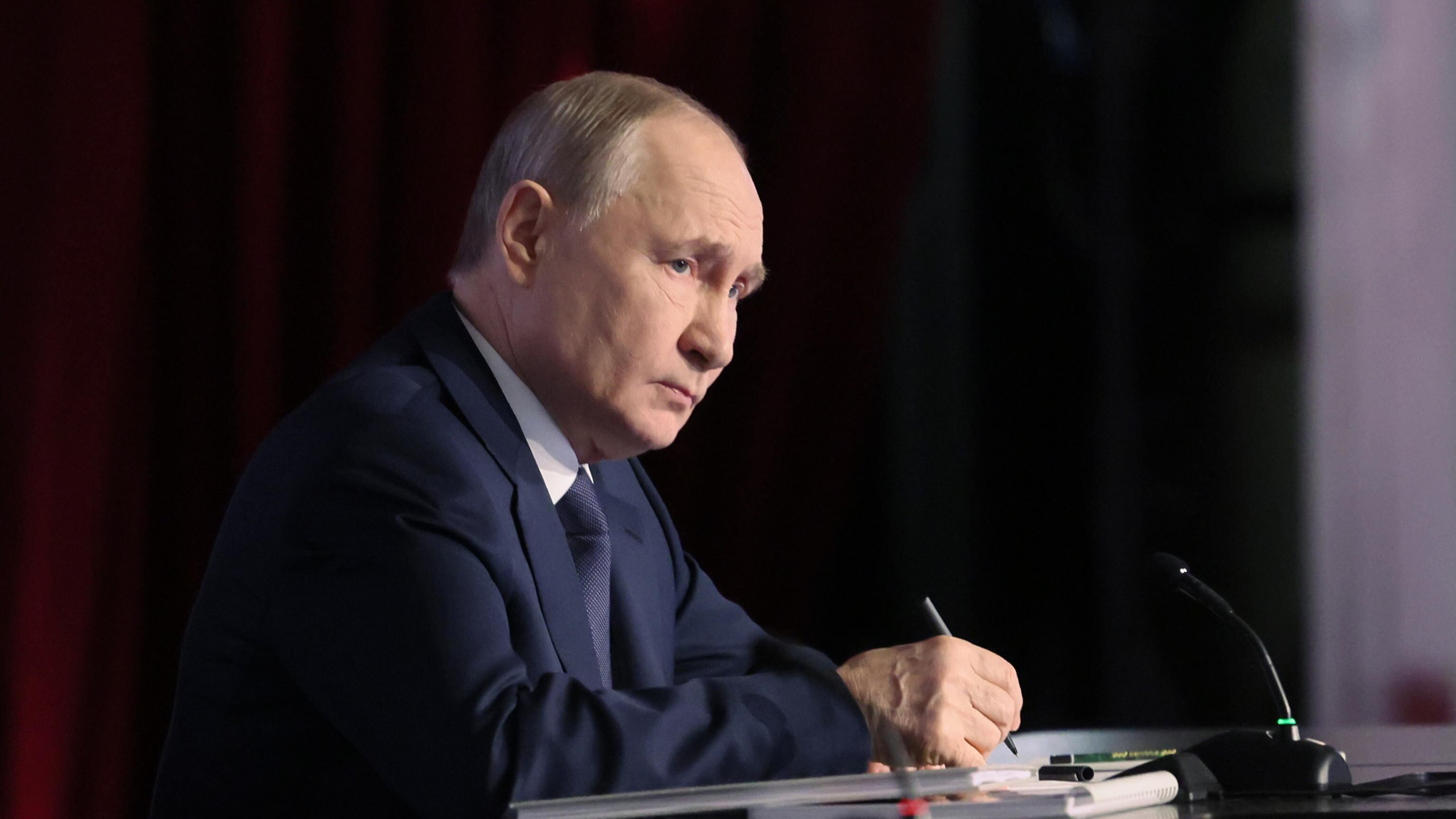 Putin: "La Russia non rinuncerà mai a ciò che è suo"
