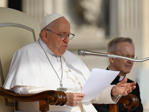 Bergoglio nega l'invasione: "I migranti sono doni, basta allarmismi"