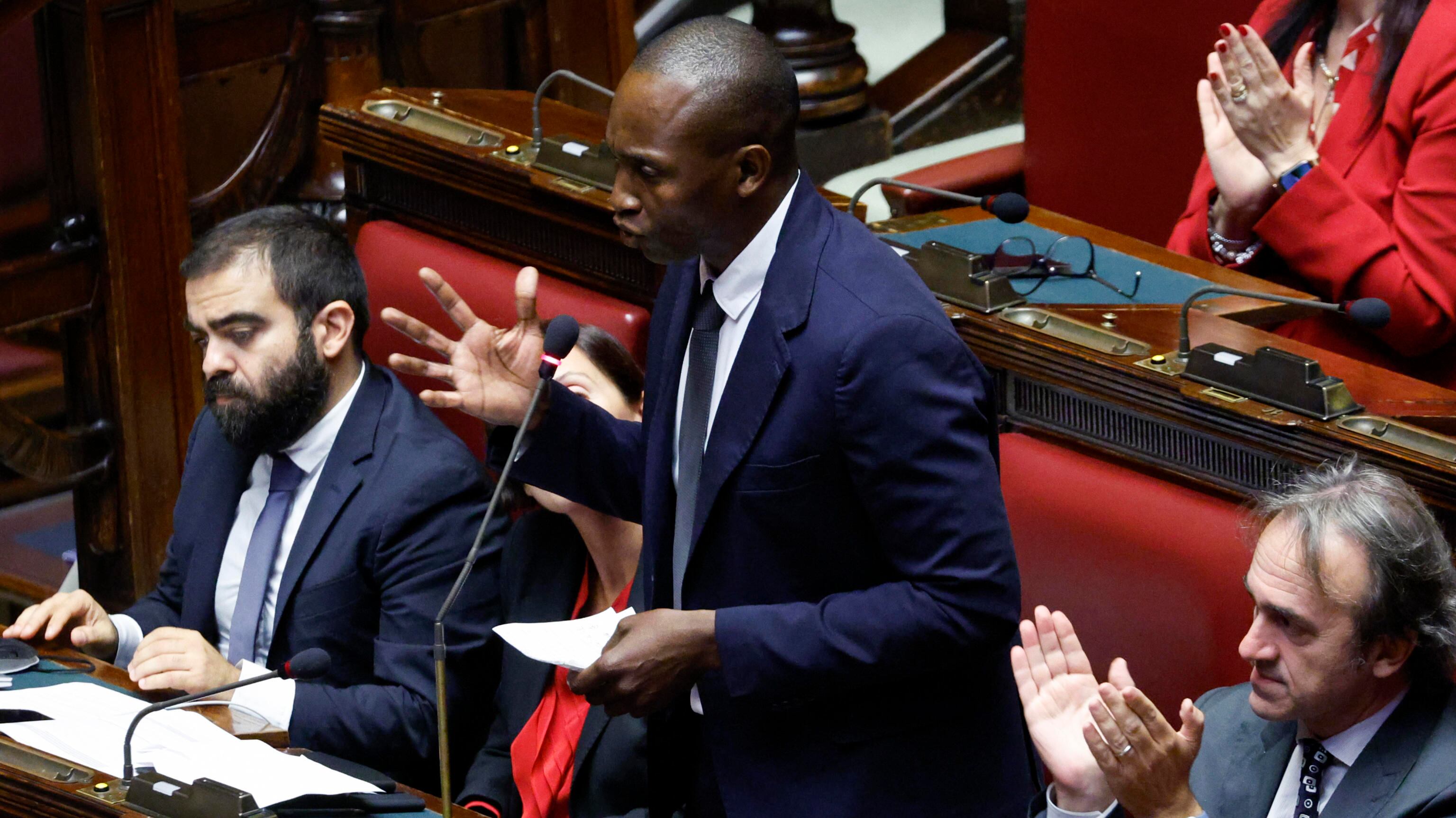 "Andiamo sulle navi". Riparte il ritornello pro migranti della sinistra