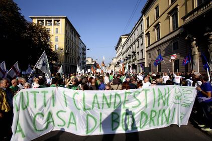 La Lega contro l'immigrazione: "Stop invasione" 8