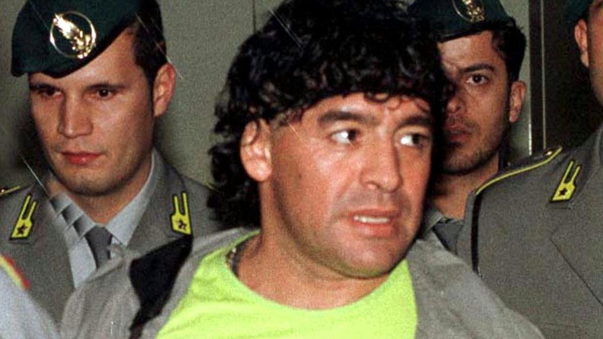 Maradona fa un gol fantasma al Fisco