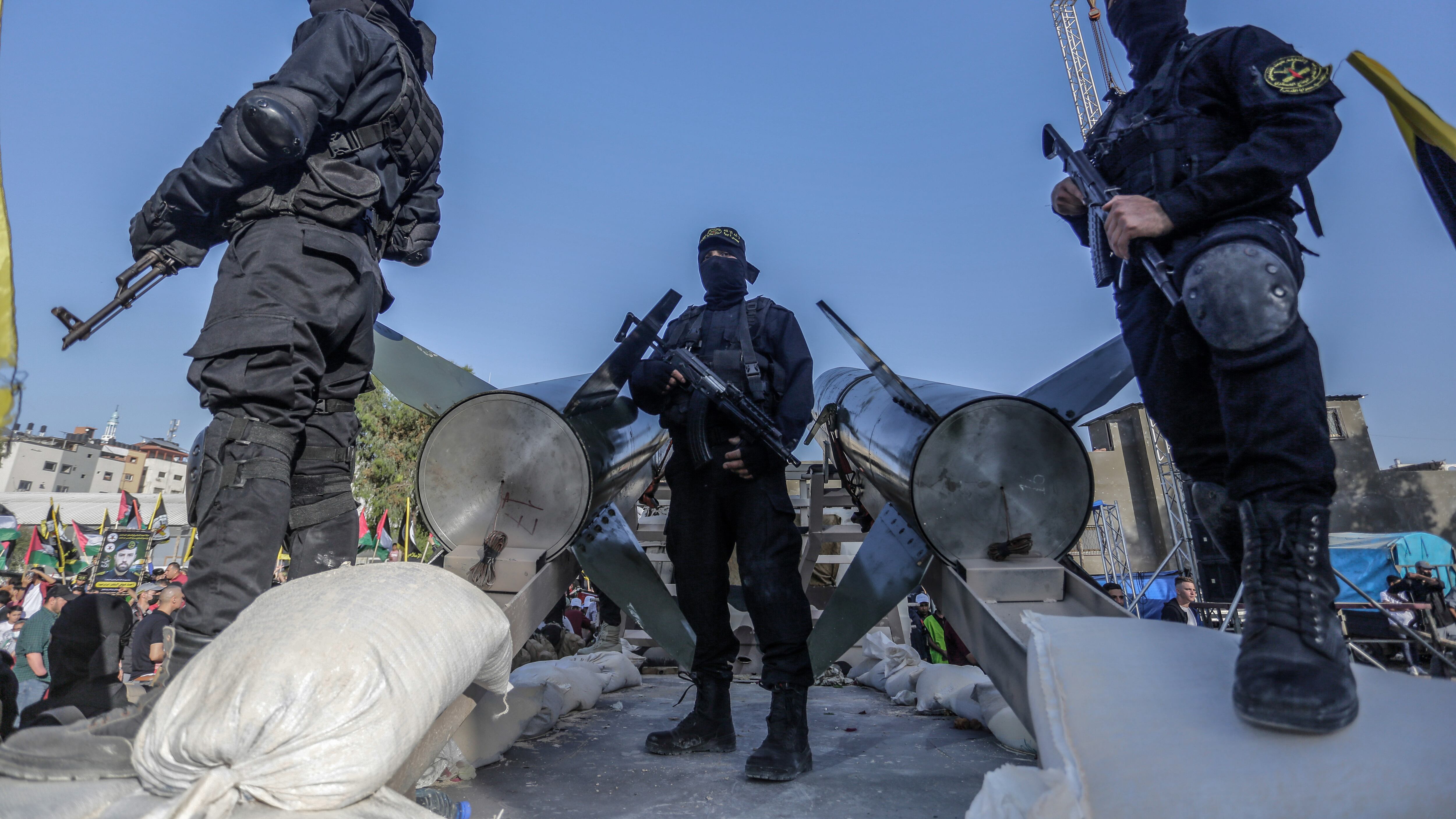 I "kompagni" contro Potere al Popolo: "Quelli di Hamas non sono partigiani"