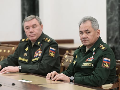 "Gerasimov sfuggito ai missili". Il generale di Mosca bersaglio di satelliti e intelligence privati