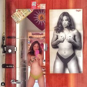 Naike Rivelli, lato b in mostra per i fan 21