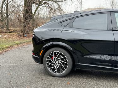 Ford Mach-E GT 2024: guarda il VIDEO in pillole del SUV sportivo elettrico 13