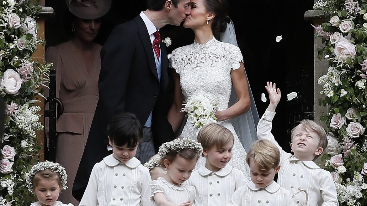 Pippa Middleton ha detto sì. La sorella di Kate ha sposato il miliardario James Matthews