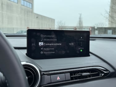 Mazda MX-5 1.5: guarda la gallery del restyling 2025 19