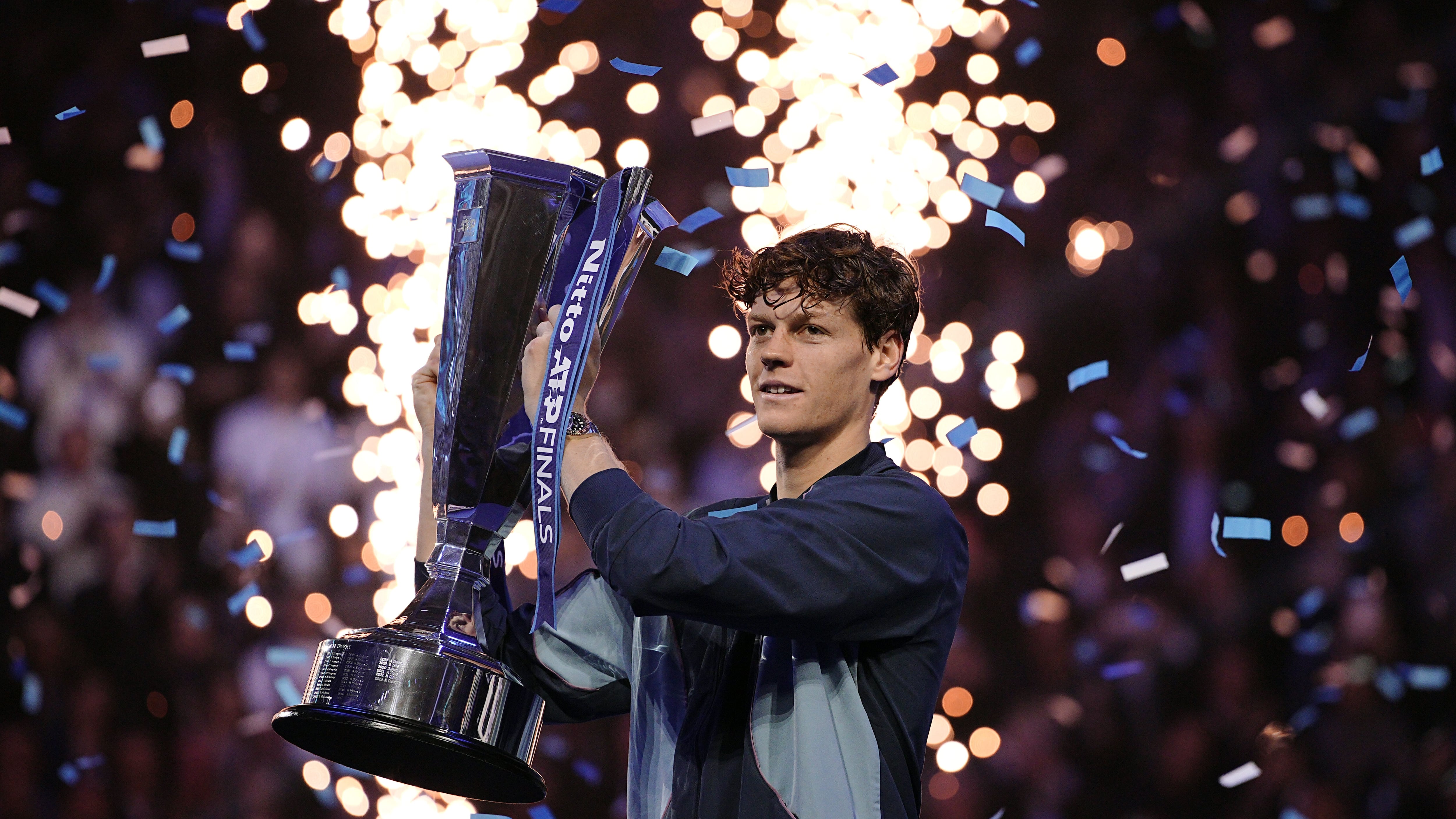 Sinner nell'Olimpo del tennis: batte Fritz ed è campione alle Atp Finals