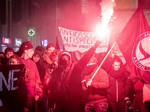 "Antifascisti da Milano a Budapest". In 300 in corteo per Ilaria Salis