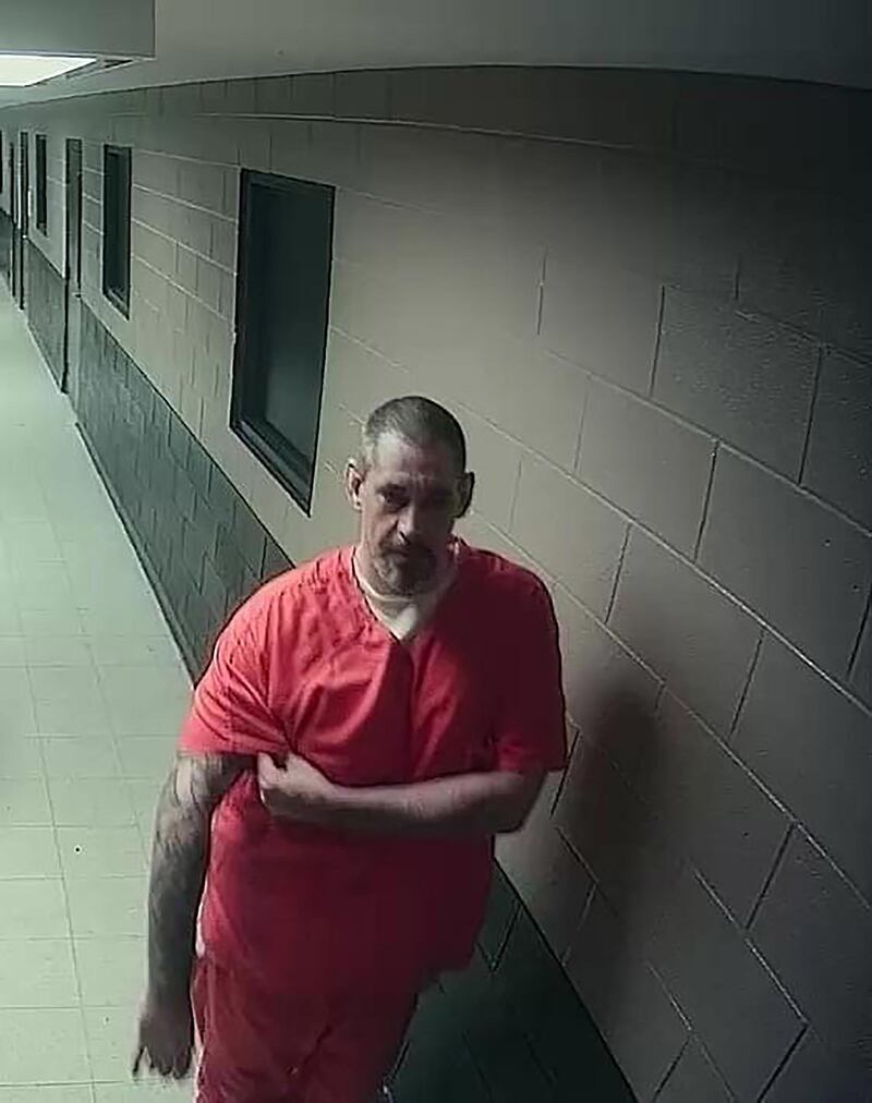 Giallo su Casey White e Vicki White spariti dal centro di detenzione in Alabama 2