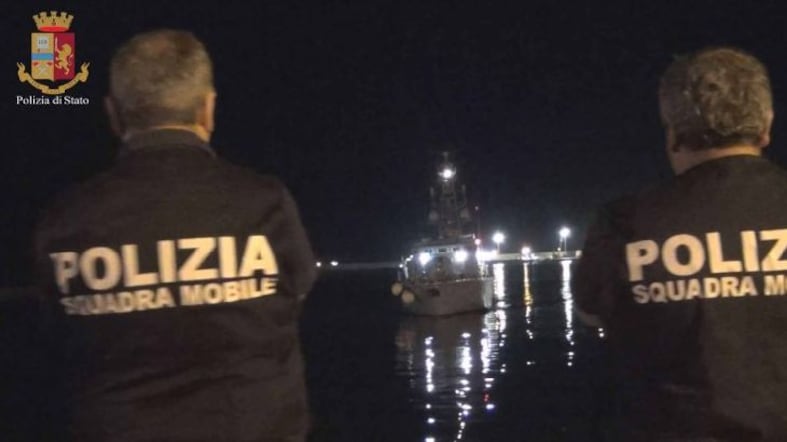Arrestati 4 scafisti nordafricani. E a Pozzallo attracca la Diciotti
