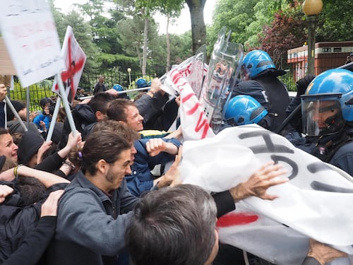 No global contro Salvini: "Noi qui non ti vogliamo"