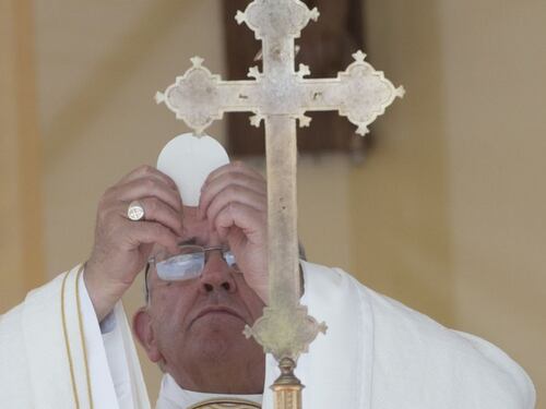 Vescovo di Reggio al Papa: "Contro la mafia sacramenti senza padrini"