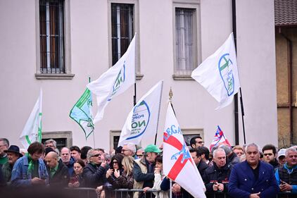 L'ultimo saluto a Umberto Bossi - FOTO 10
