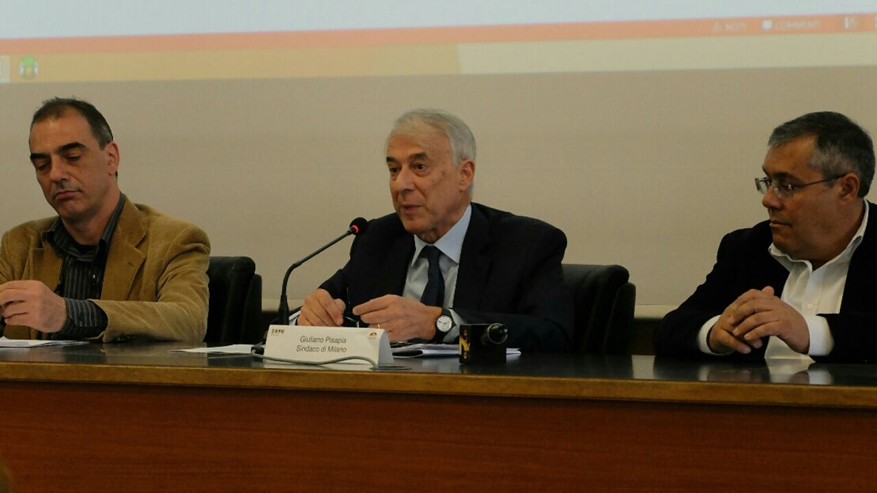 L'ultima farsa a sinistra: Pisapia già stroncato dai suoi