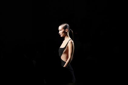 Bella Hadid sexy a Parigi 1