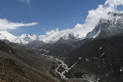 L'affollata strada che porta alla cima dell'Everest 19