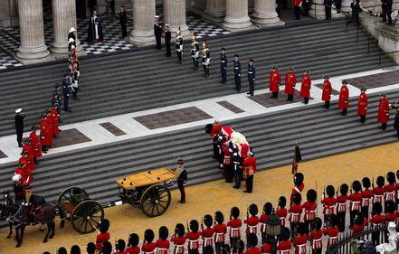 Thatcher, la bara di Maggie verso la cappella di St. Mary 8