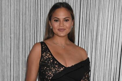 Chrissy Teigen, topless e incinta mentre cucina 6