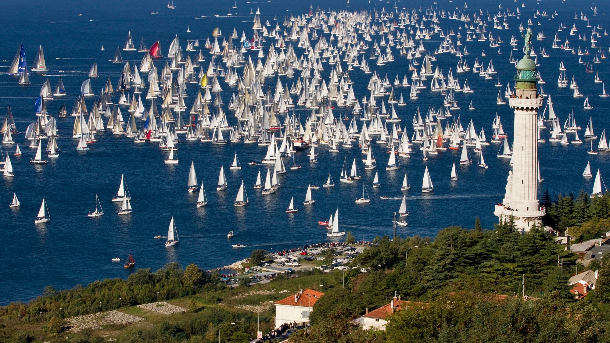 Barcolana, a Trieste vela spettacolo con duemila barche e dieci giorni di eventi