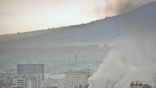 Napoli, grande incendio nell'ex campo rom di Parco Marinella 11