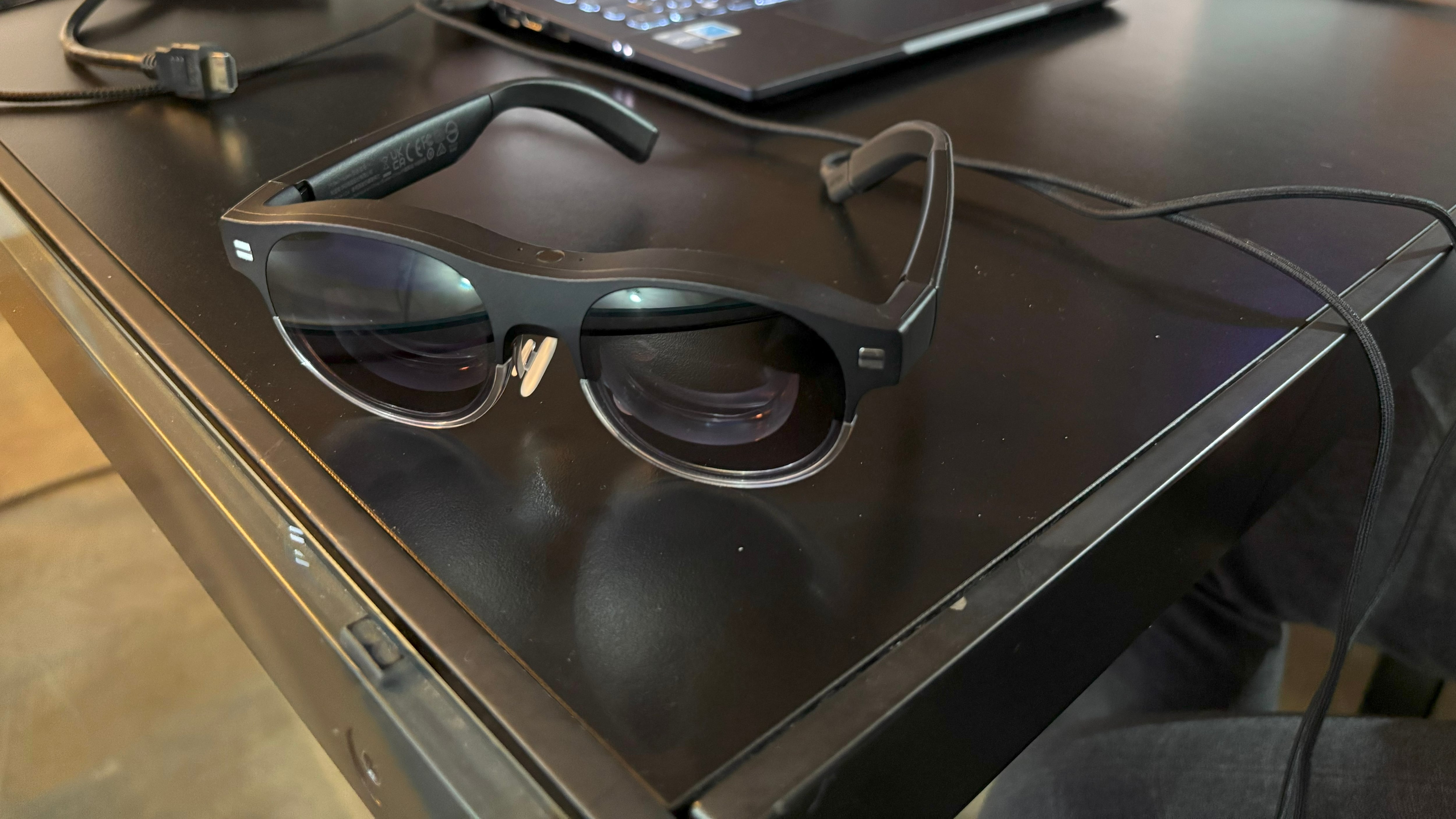 AirVision M1, Asus lancia i monitor... da indossare. Ecco come funzionano