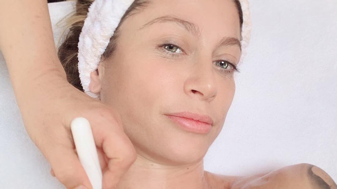 Maddalena Corvaglia resta senza accappatoio su Instagram