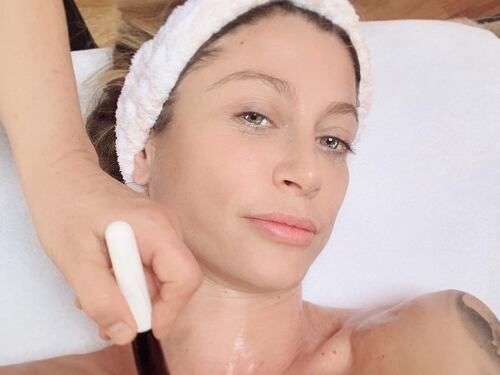 Maddalena Corvaglia resta senza accappatoio su Instagram