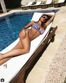 Cristina Buccino, curve sexy in bikini: foto 7