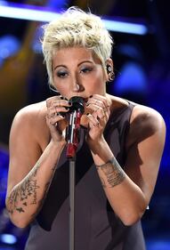 Il palco dell'Ariston è una sinfonia di tatuaggi 6