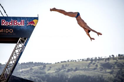 I tuffi mozzafiato della Red Bull Cliff Diving World Series 1