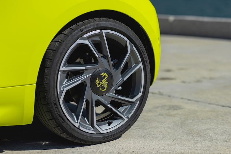 Abarth 500E: tutte le foto della nuova sportiva 8