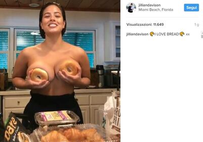 Ashley Graham nuda: mostra le sue ciambelle 7