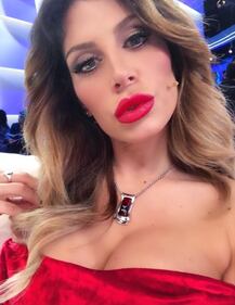 Paola Caruso in reggiseno su Instagram 6
