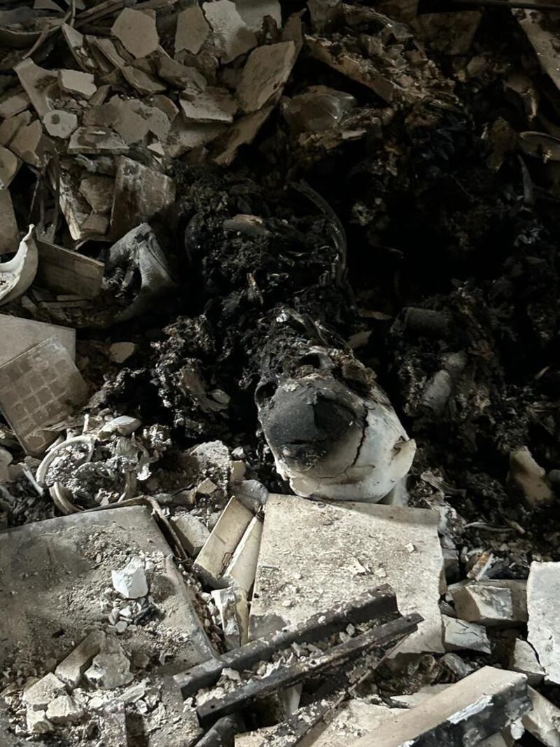 Una famiglia bruciata viva dai terroristi di Hamas nella sua casa a Kfar Aza 7
