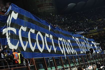 Il derby di Milano vinto dalle due curve 5