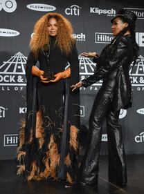 Rock & Roll Hall of Fame, i look in foto 14