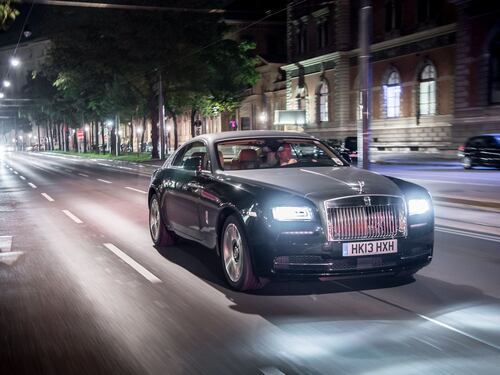 Rimini, compra Rolls Royce da 650.000 euro. Dell'auto neanche l'ombra