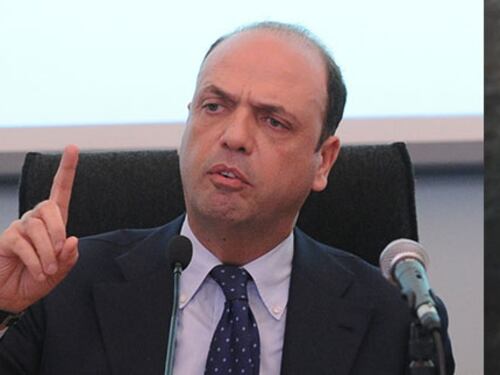 Utero in affitto, botta e risposta tra Bagnasco e il ministro Alfano
