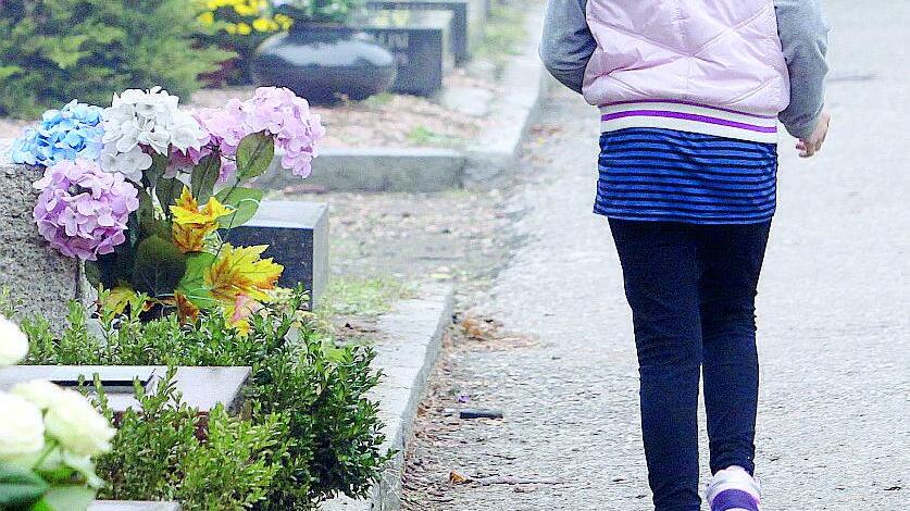 Mezzo cimitero chiuso per un tubo rotto