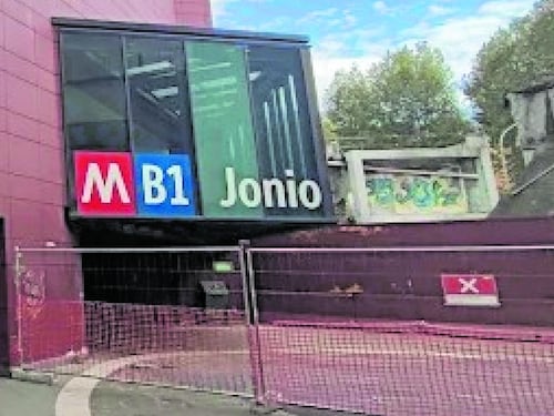 Studentessa 23enne violentata di notte da tre stranieri fuori dalla metro