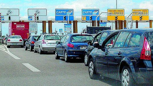 Torna un po' di traffico su autostrade e aeroporti