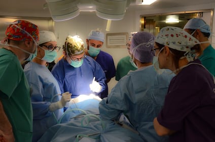 La portaerei Cavour sala operatoria per il progetto Operation Smile 3