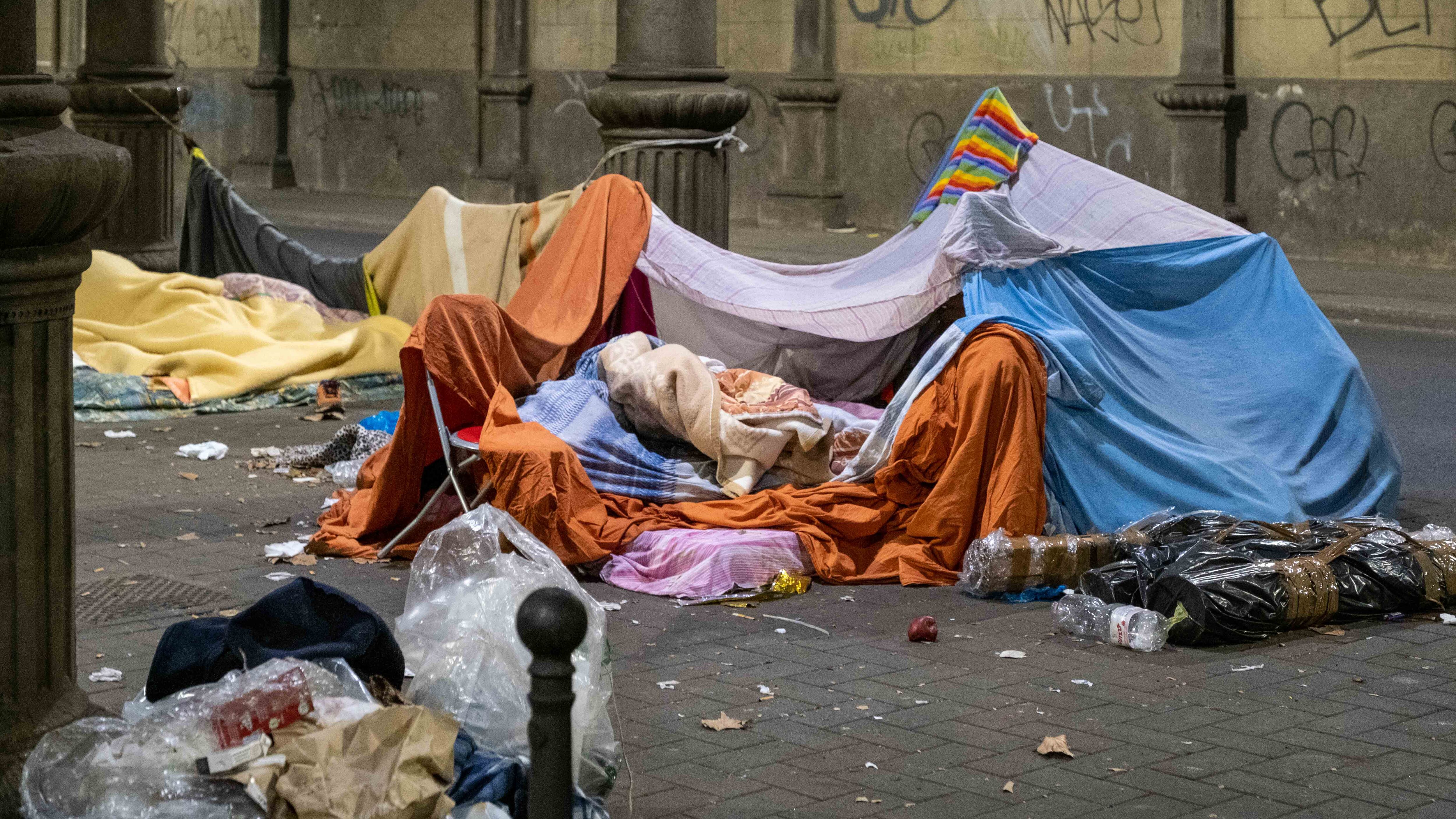 Clochard di nuovo sgomberati ma non c'è luce in fondo al tunnel