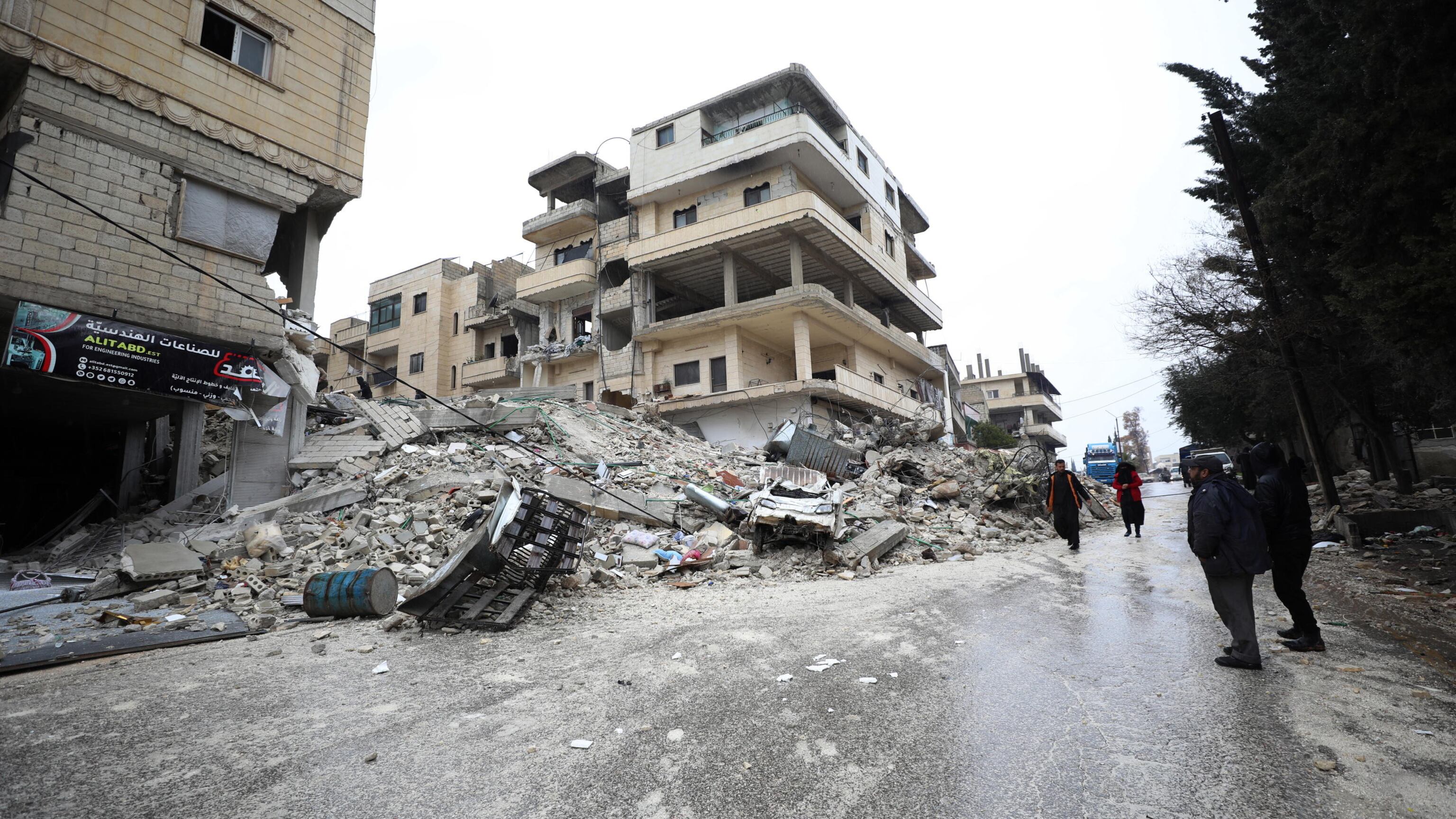 Inferno a Idlib, terra di sfollati dopo 10 anni di guerra civile. E qui i soccorsi non arrivano